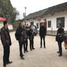 密切聯(lián)系群眾，全心全意為人民服務(wù)